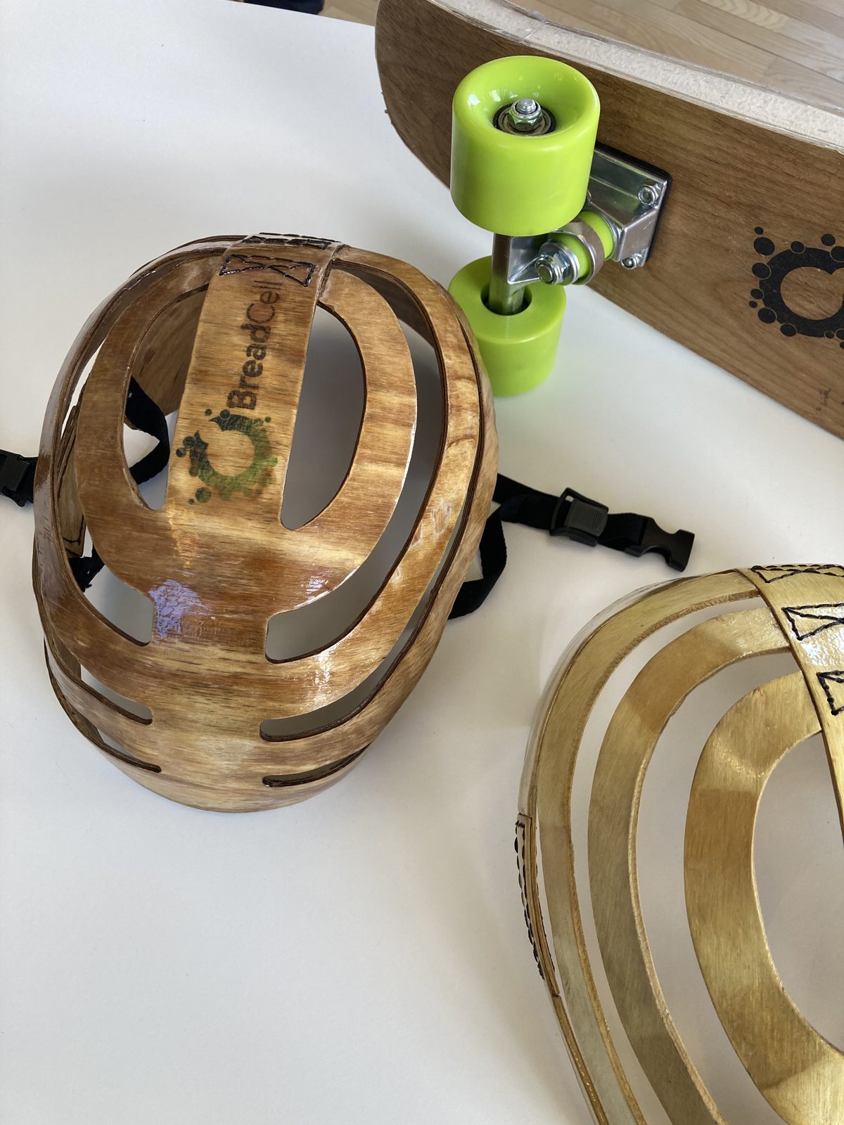 Helmet shell made of plywood